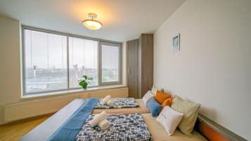 3 bedrooms, Select Comfort beds, desk, laptop workspace