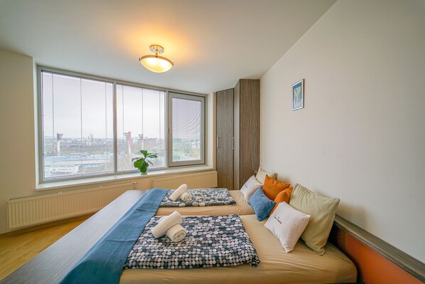 3 bedrooms, Select Comfort beds, desk, laptop workspace