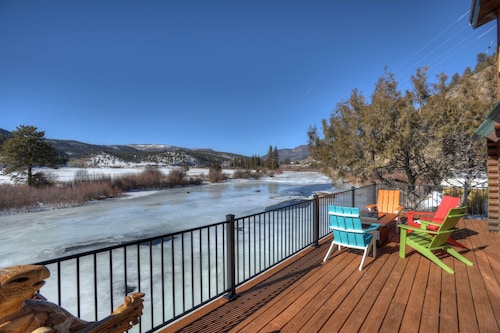 New Listing! Cozy Cabin - 1,000 feet Rio Grande River Access/Fish/Golf/Ski