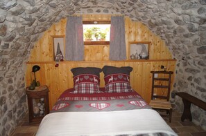 1 chambre, lit parapluie, Wi-Fi gratuit, draps fournis