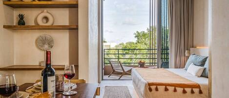 1 habitación, escritorio, tabla de planchar con plancha y wifi