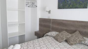 Minibar, wifi gratis y ropa de cama
