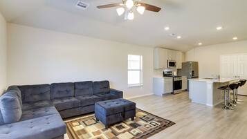 Rumah (4 Bedrooms) | Bagian depan properti