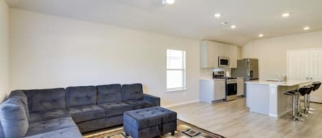 House (4 Bedrooms) | Front of property