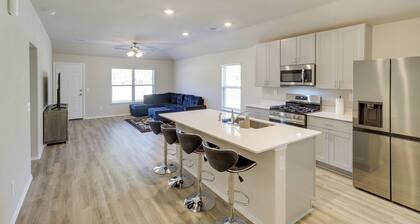 Brand New Spring Home < 1 Mi to Old Town!