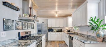 0.1 Miles to Beach • Pet Friendly •  Walk to King & Prince • 2 Master Suites