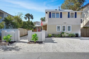 Property grounds - 4BR St. Simons Beach House • Walk to Crab Trap & King & Prince (St Simons Island)