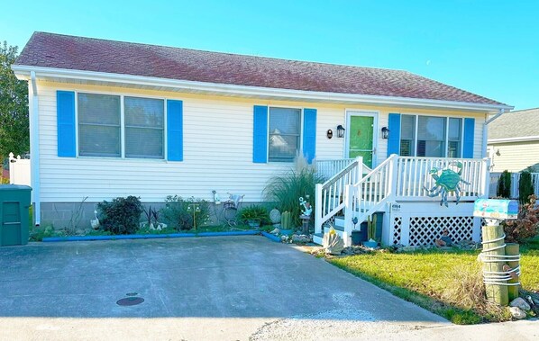 A single-story house with a front porch, a mailbox, and a small garden area. - Twin Tree Road 511 3 Bedroom Home by RedAwning (Ocean City)
