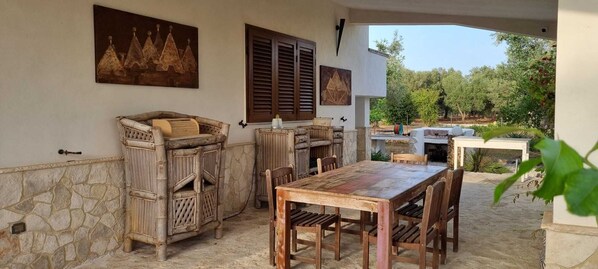 Outdoor dining