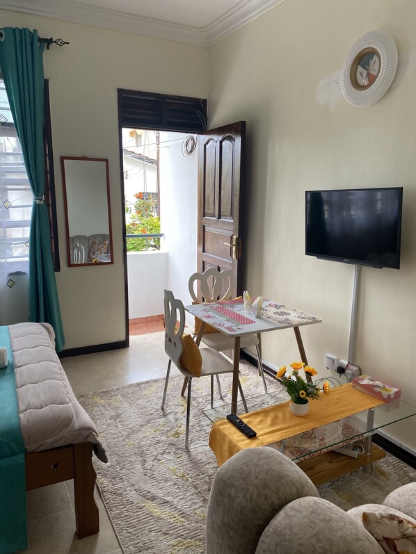 1 bedroom, iron/ironing board, WiFi, bed sheets - COZY Studio Apartment, Nyali (Mombasa)