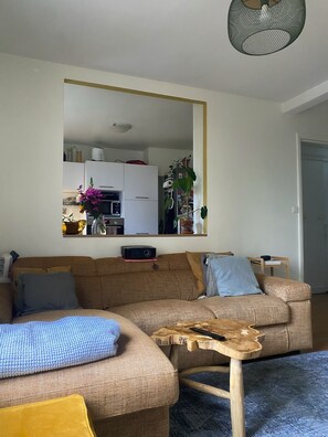 Smart TV - Charmant Appartement Coloré à 10 min de Marche de Paris (Bagnolet)