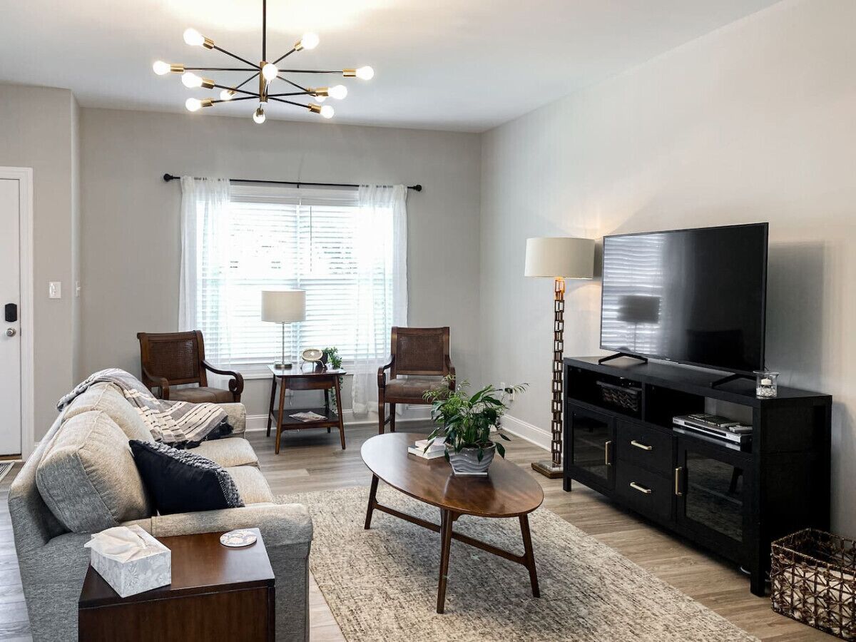 Scenic 3-Bed Home - Modern, Serene, Keyless Entry!