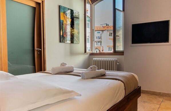 1 slaapkamer, een strijkplank/strijkijzer, reisbedje, wifi