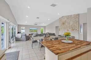 Interior - Oceanside Oasis 2bed/2bath single family home with private pool & dockage (Marathon)