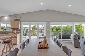 Unclassified image, 3 of 43, button - Oceanside Oasis 2bed/2bath single family home with private pool & dockage (Marathon)