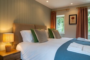 4 slaapkamers, een strijkplank/strijkijzer, gratis wifi, beddengoed