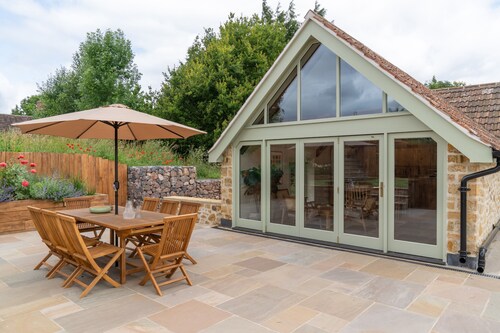 Little Bank -  a cottage that sleeps 8 guests  in 4 bedrooms