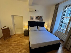 1 bedroom, iron/ironing board, free WiFi, bed sheets - Newly renovated, located on the 2nd floor in a very quiet area of Trastevere. (Roma)