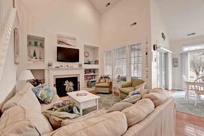 TV, fireplace, DVD player - Dog Friendly, 3 bedroom Townhome in the Bear Trap Dunes Community! WIFI, Community Pool, Beach Shuttle, and more! (Ocean View)