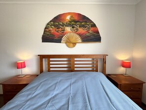 4 bedrooms, desk, iron/ironing board, WiFi