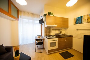 Fridge, oven, electric kettle, cookware/dishes/utensils - Casa Creanza by Wonderful Italy (Bari)