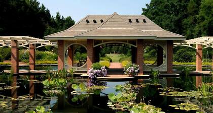Studio Apartment in Huntsville near Gardens!