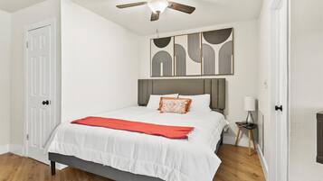 Desk, iron/ironing board, WiFi, bed sheets