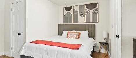 Bureau, fer et planche à repasser, Wi-Fi, draps fournis