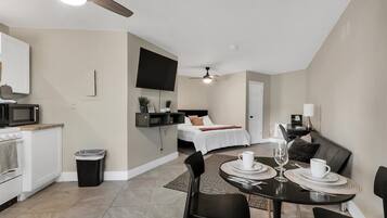 Desk, iron/ironing board, WiFi, bed sheets