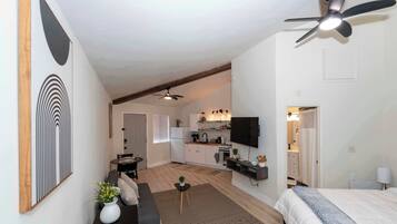 Desk, iron/ironing board, WiFi, bed sheets