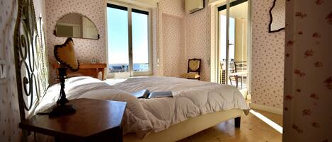 1 chambre, fer et planche Ă  repasser, Wi-Fi gratuit, draps fournis