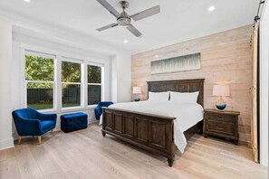 4 bedrooms, desk, iron/ironing board, travel cot