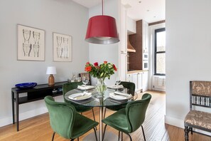Dining - Charming 2 bedroom apartment in the affluent Chelsea area, by London Perfect (London)