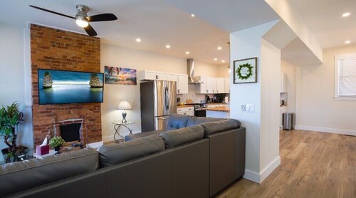 Lux home - Overseeing Downtown - Bike trail