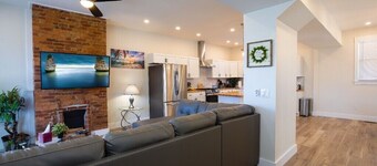 Lux home - Overseeing Downtown - Bike trail