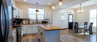 Lux home - Overseeing Downtown - Bike trail