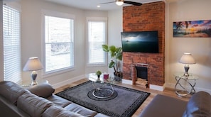 Smart-tv och eldstad