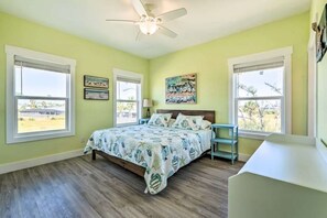 4 室のベッドルーム、WiFi (無料)、ベッドシーツ