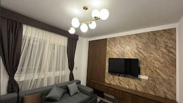 Comfort Studio Suite | Living area | Computer monitors