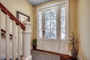 Interior - Pool and Courtyard View 3 Bedroom 3.5 Bath Sleeps 10 (North Myrtle Beach)