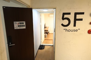 Desk, free WiFi - Golden Hill (Seoul)