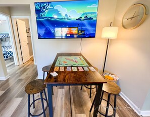 Dining - Rusty Anchor OKI - Walk to the Beach, Pet Friendly, Fenced Yard! (Oak Island)