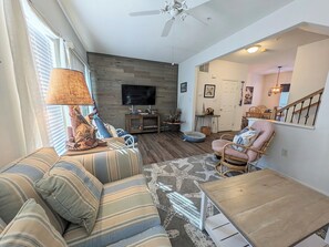 Smart TV, DVD player - 4 bedroom dog friendly towhouse with community pool (Ocean View)