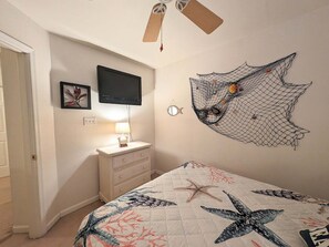 4 bedrooms, free WiFi - 4 bedroom dog friendly towhouse with community pool (Ocean View)