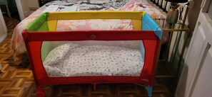 4 bedrooms, desk, iron/ironing board, travel crib