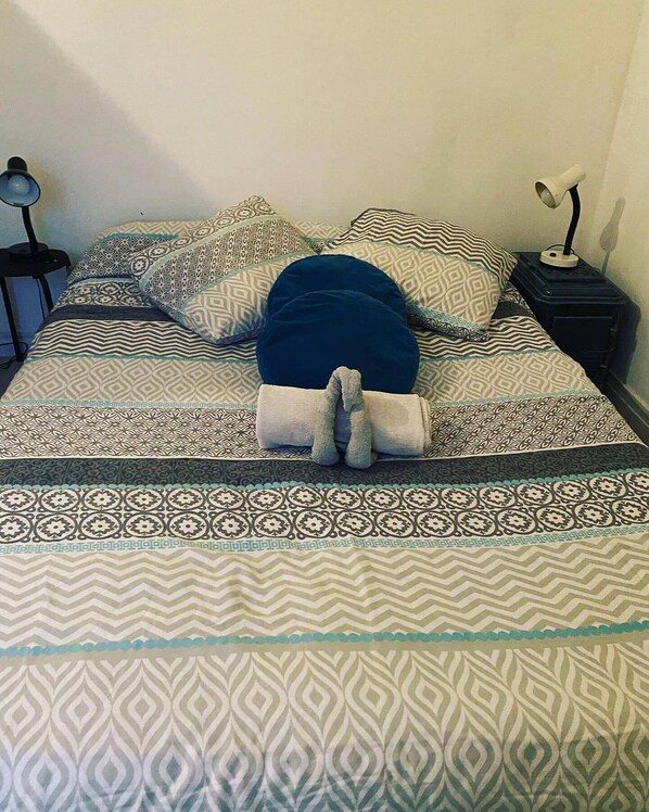 Cuna de viaje, wifi, ropa de cama