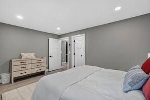 6 bedrooms, WiFi, bed sheets