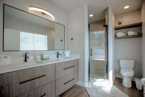 Shower, hair dryer, towels