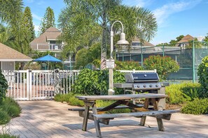 Outdoor dining - Sunset Captiva 38 - Short walk to beach, pool, dock in Village area of Island (Captiva)