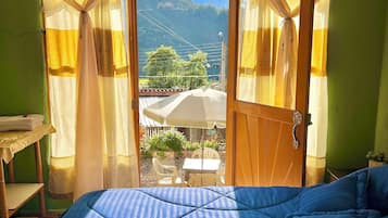 Standard Room, 4 Bedrooms, Private Bathroom, Garden View | Private kitchen